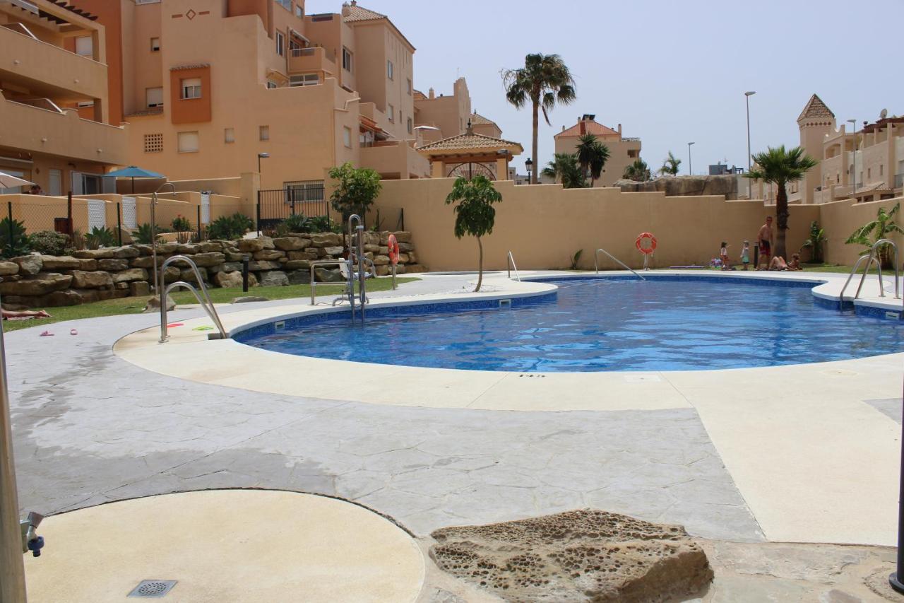 Los Lances Tarifa - Piscina Y Patio Exterior foto